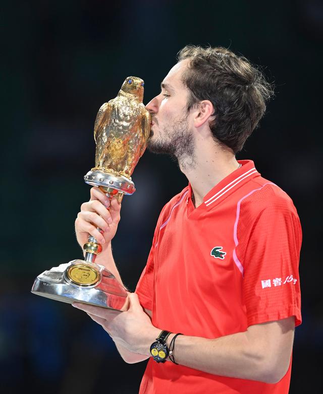 戴维斯杯鏖战拉沃尔杯，梅德韦杰夫高光表现