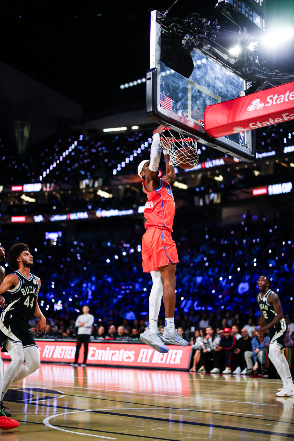 雄鹿险胜辽宁队,库里状态火热 雄鹿险胜辽宁队,库里状态火热