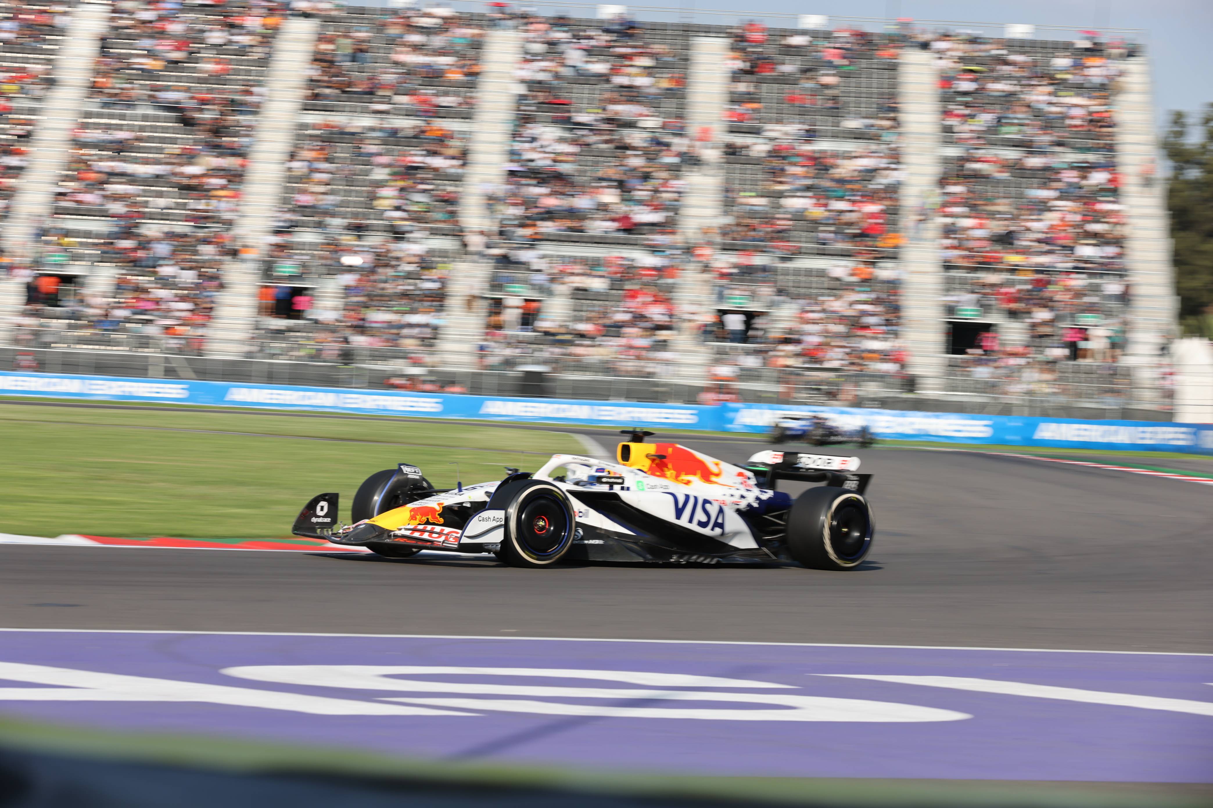 红牛车队险胜红牛二队,汉密尔顿关键制胜 红牛车队险胜红牛二队,汉密尔顿关键制胜