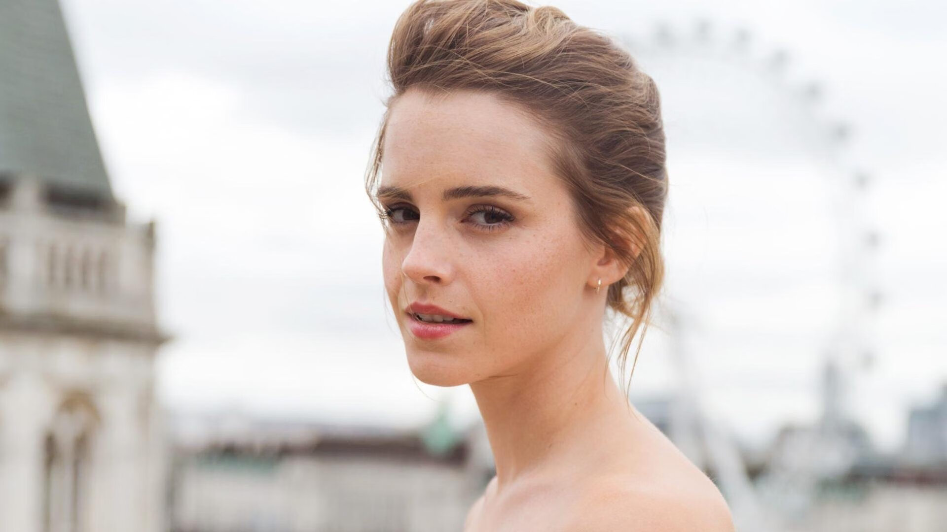 银浪焚风,当梅赛德斯横扫的红牛烟尘中,升起周冠宇的火焰