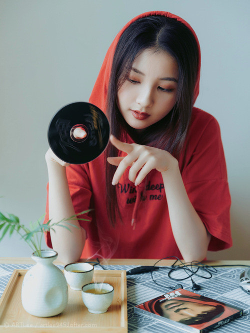 霍勒迪用无声刺杀完成正名，马刺的连续得分狂潮埋葬了深圳队的雄心